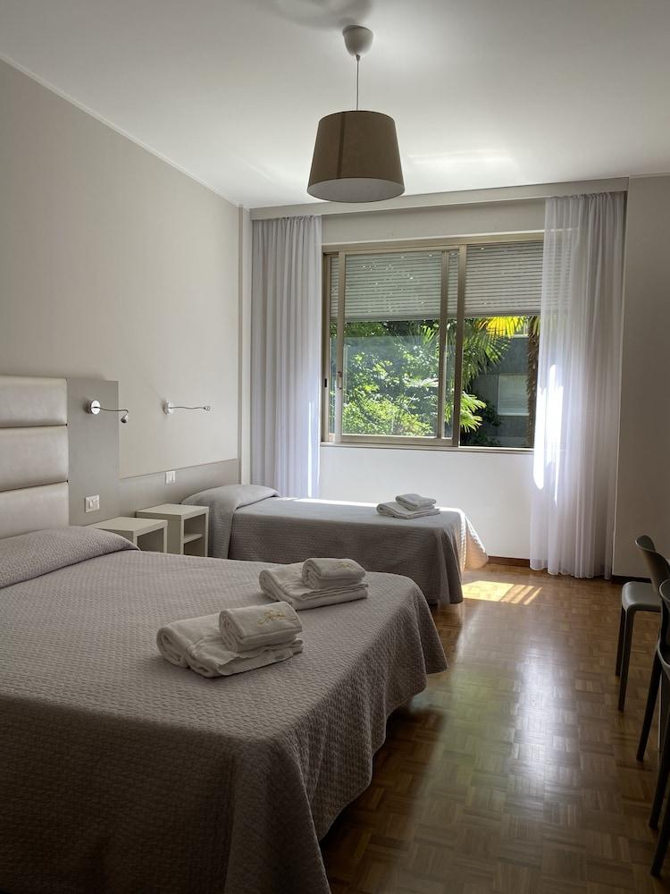 Hotel Due Giardini Milan Bagian luar foto